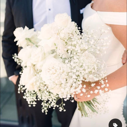 Roses and Baby’s Breath Wedding Flowers