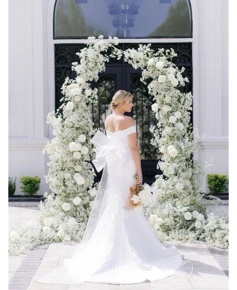 Roses and Baby’s Breath Wedding Flowers