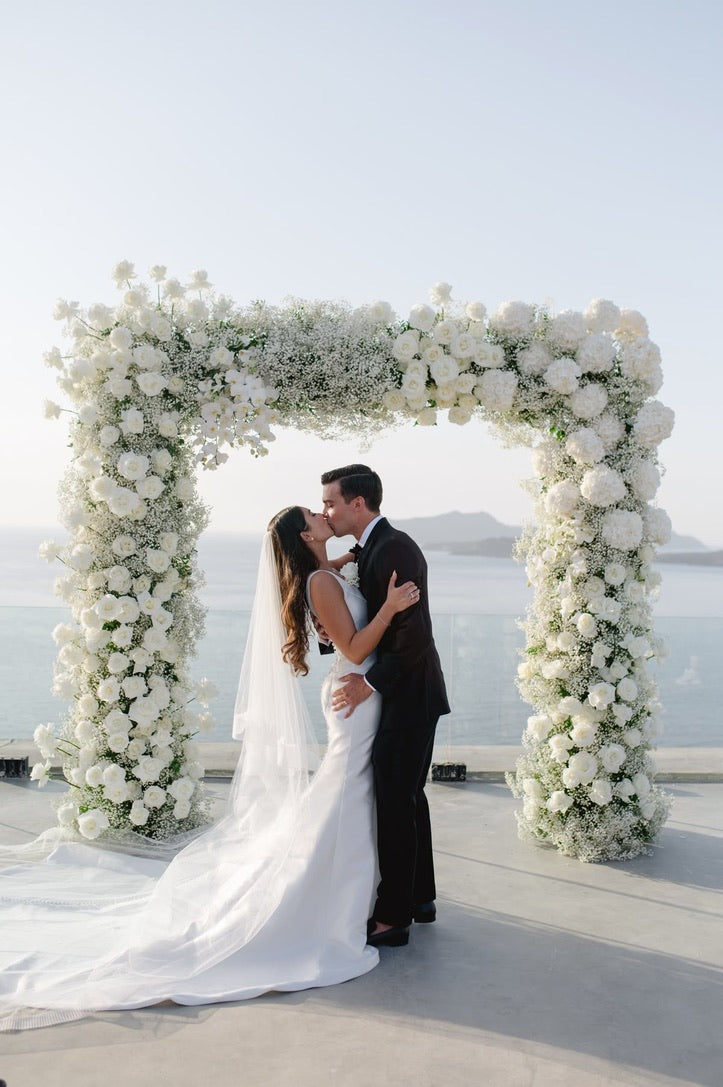 Roses and Baby’s Breath Wedding Flowers