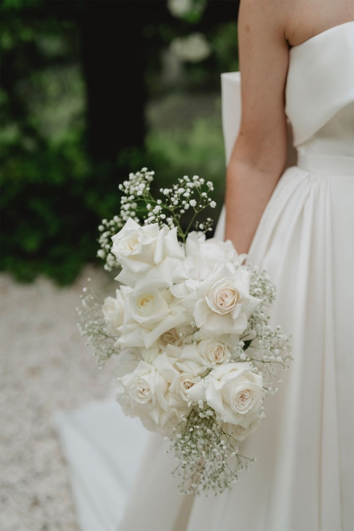 Roses and Baby’s Breath Wedding Flowers