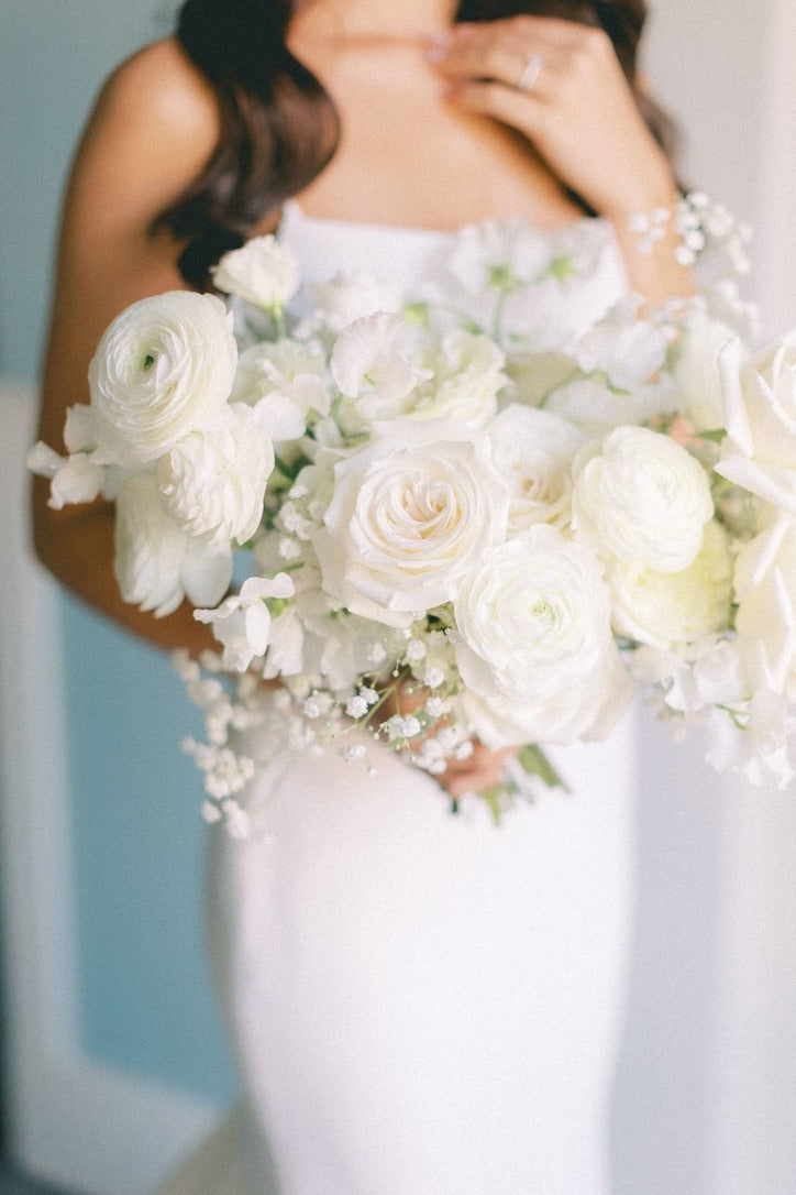 Roses and Baby’s Breath Wedding Flowers