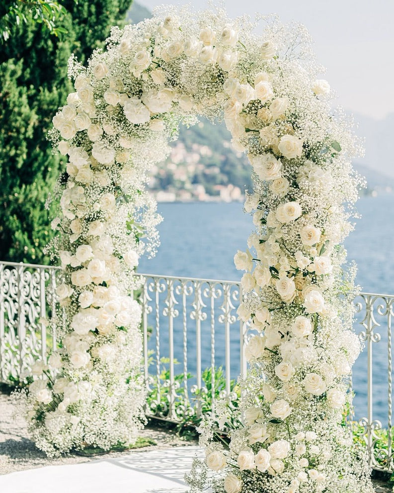 Roses and Baby’s Breath Wedding Flowers